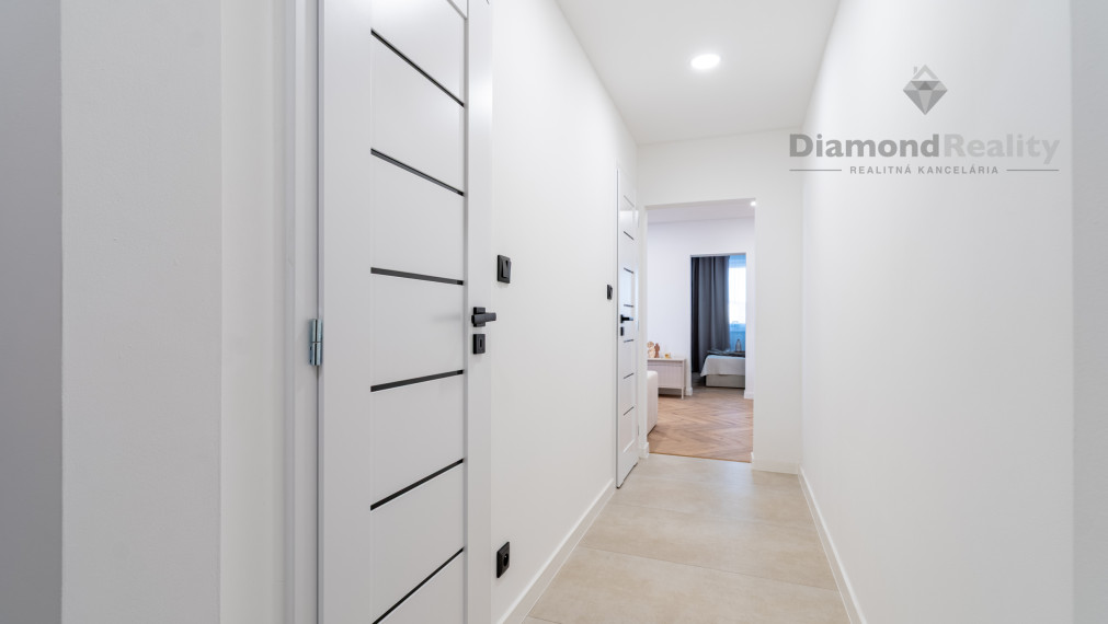 NA PREDAJ ZREKONŠTRUOVANÝ 4-IZBOVÝ BYT NA ULICI VÝSTAVBY, KOŠICE - ZÁPAD.