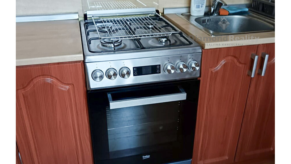 NA PREDAJ VEĽKÝ 2 IZBOVÝ BYT PO REKONŠTRUKCII | 57m2 +LOGGIA