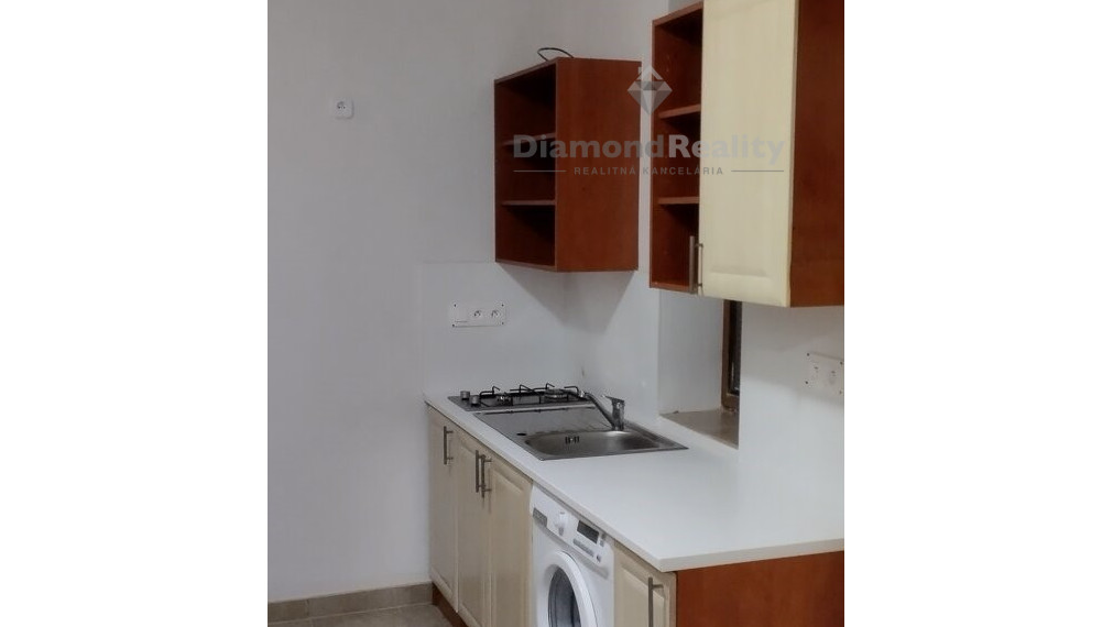 Na prenájom pekný 1 izbový byt v rodinnom dome, Madunice