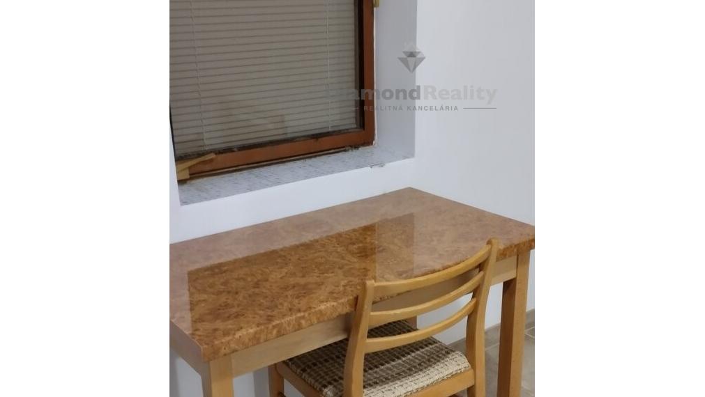 Na prenájom pekný 1 izbový byt v rodinnom dome, Madunice