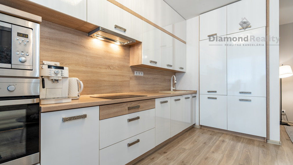 NA PREDAJ PRIESTRANNÝ 3 IZBOVÝ BYT | 80m2 + 17m2 BALKÓN | BOROVICOVÝ HÁJ