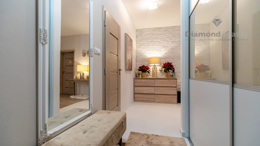 NA PREDAJ PRIESTRANNÝ 3 IZBOVÝ BYT | 80m2 + 17m2 BALKÓN | BOROVICOVÝ HÁJ