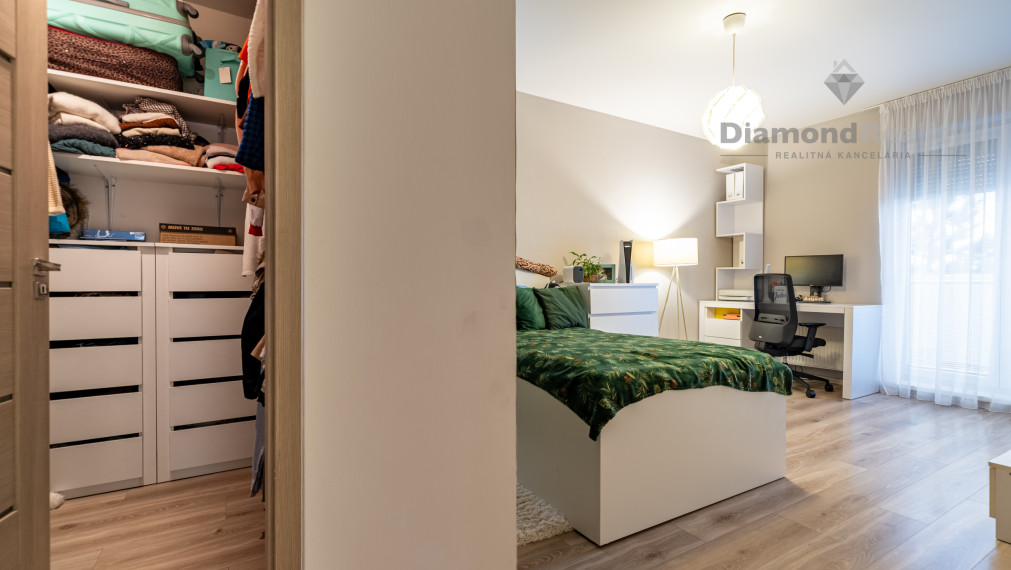 NA PREDAJ PRIESTRANNÝ 3 IZBOVÝ BYT | 80m2 + 17m2 BALKÓN | BOROVICOVÝ HÁJ