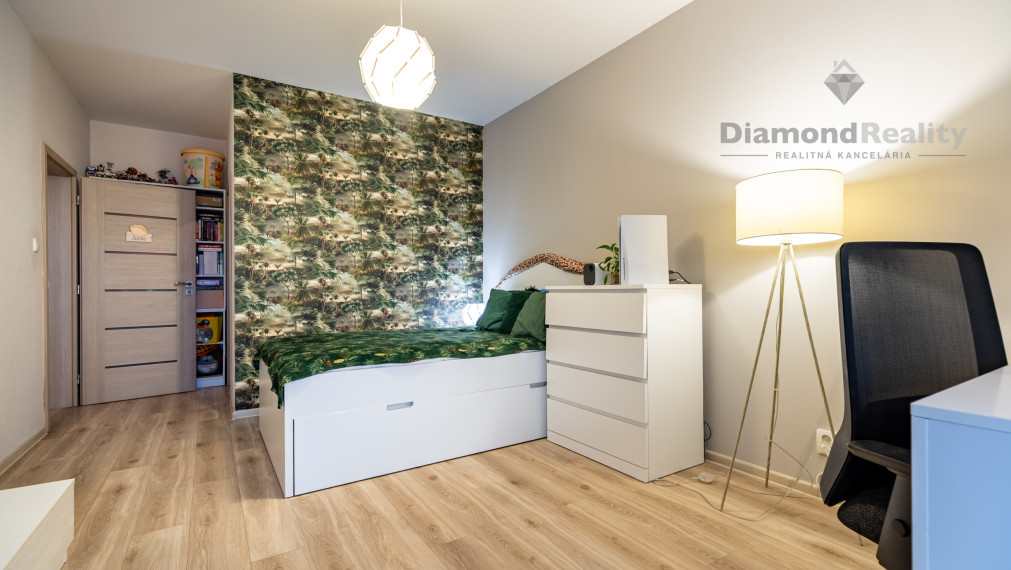 NA PREDAJ PRIESTRANNÝ 3 IZBOVÝ BYT | 80m2 + 17m2 BALKÓN | BOROVICOVÝ HÁJ