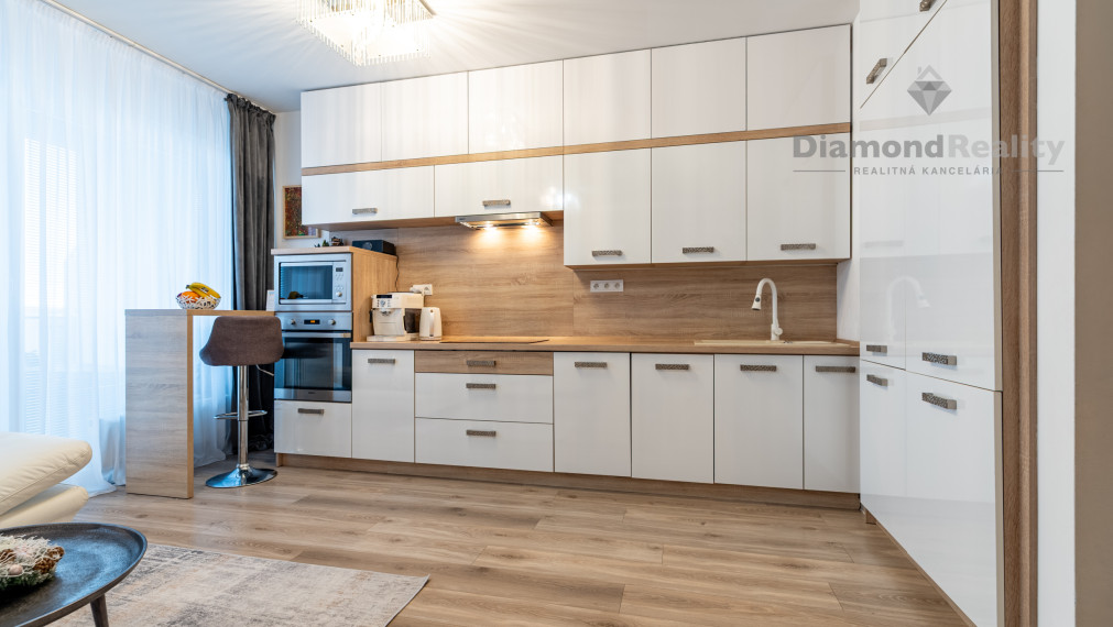 NA PREDAJ PRIESTRANNÝ 3 IZBOVÝ BYT | 80m2 + 17m2 BALKÓN | BOROVICOVÝ HÁJ