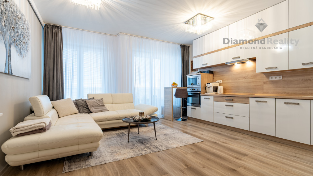 NA PREDAJ PRIESTRANNÝ 3 IZBOVÝ BYT | 80m2 + 17m2 BALKÓN | BOROVICOVÝ HÁJ