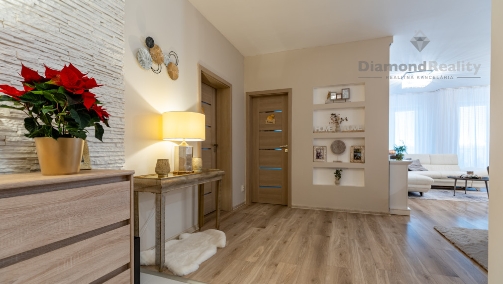 NA PREDAJ PRIESTRANNÝ 3 IZBOVÝ BYT | 80m2 + 17m2 BALKÓN | BOROVICOVÝ HÁJ