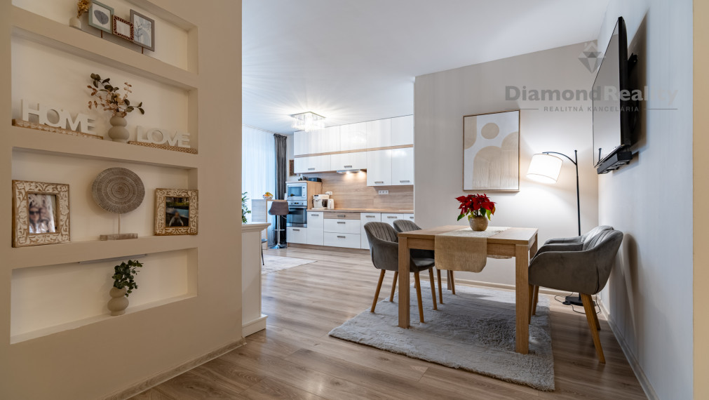 NA PREDAJ PRIESTRANNÝ 3 IZBOVÝ BYT | 80m2 + 17m2 BALKÓN | BOROVICOVÝ HÁJ