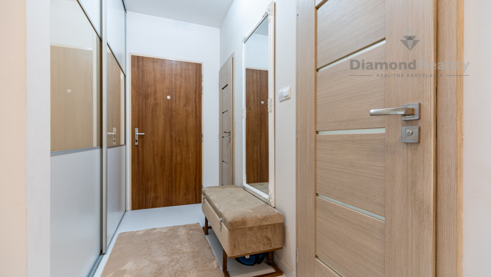 NA PREDAJ PRIESTRANNÝ 3 IZBOVÝ BYT | 80m2 + 17m2 BALKÓN | BOROVICOVÝ HÁJ