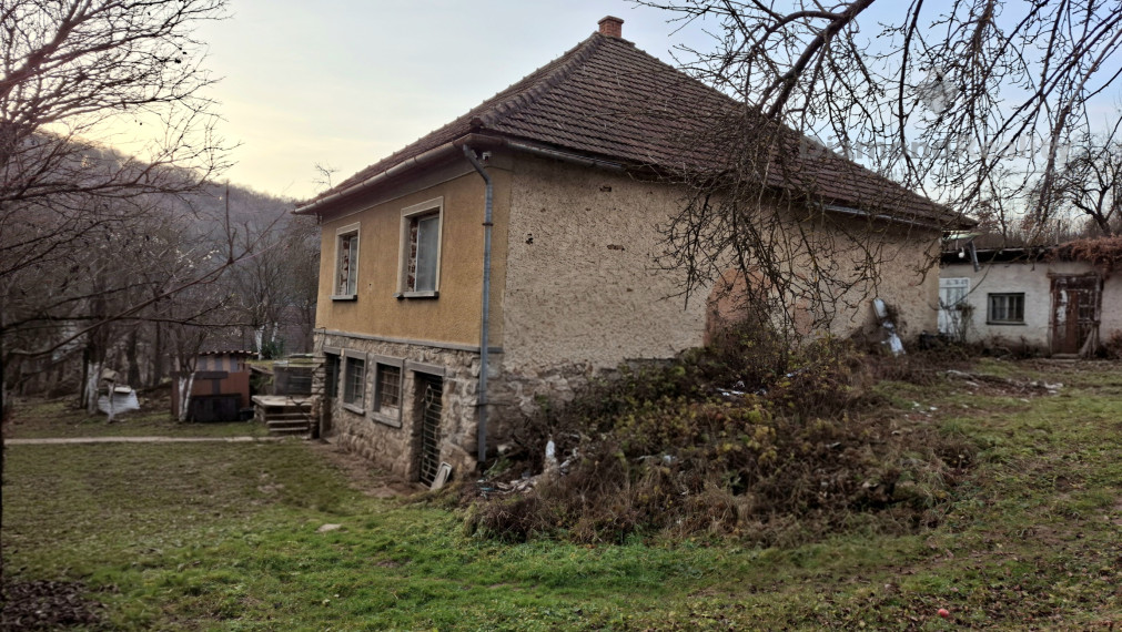 NA PREDAJ RODINNÝ DOM S VEĽKÝM POZEMKOM | BÓDVASZILAS