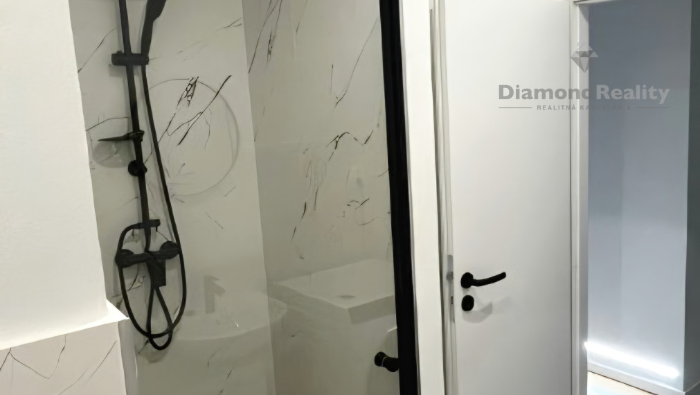 NA PREDAJ KOMPLETNE ZREKONŠTRUOVANÝ BYT | ZIMNÁ ULICA | 40m²