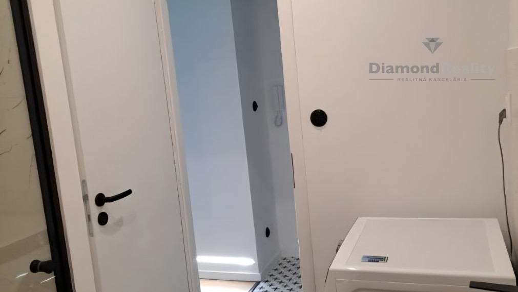 NA PREDAJ KOMPLETNE ZREKONŠTRUOVANÝ BYT | ZIMNÁ ULICA | 40m²