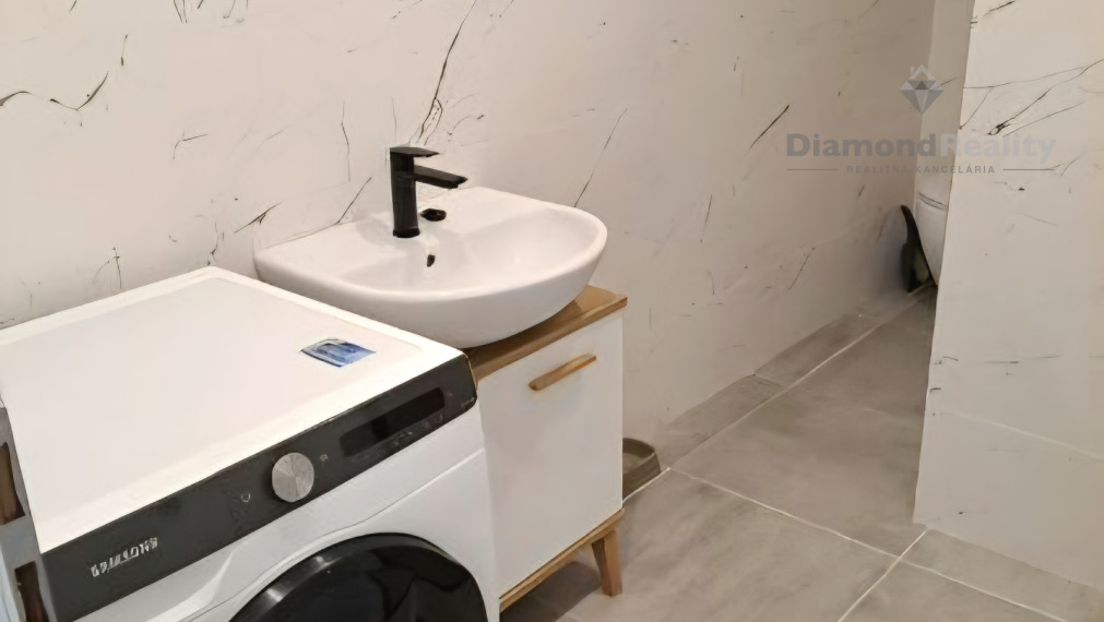 NA PREDAJ KOMPLETNE ZREKONŠTRUOVANÝ BYT | ZIMNÁ ULICA | 40m²