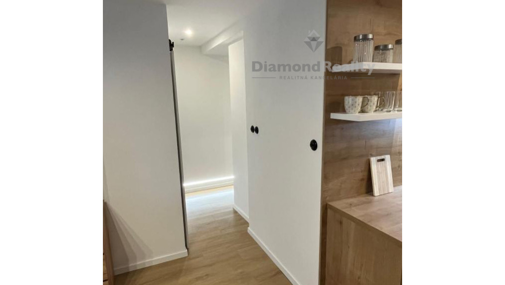 NA PREDAJ KOMPLETNE ZREKONŠTRUOVANÝ BYT | ZIMNÁ ULICA | 40m²