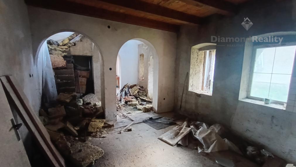 Na predaj 35 árový pozemok s vidieckym domom Mlyňany