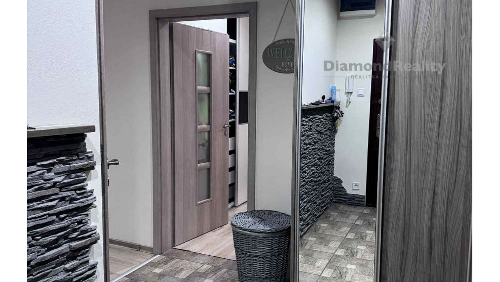 NOVÁ CENA | NA PREDAJ ZREKONŠTRUOVANÝ 3 IZBOVÝ BYT V ROŽŇAVE