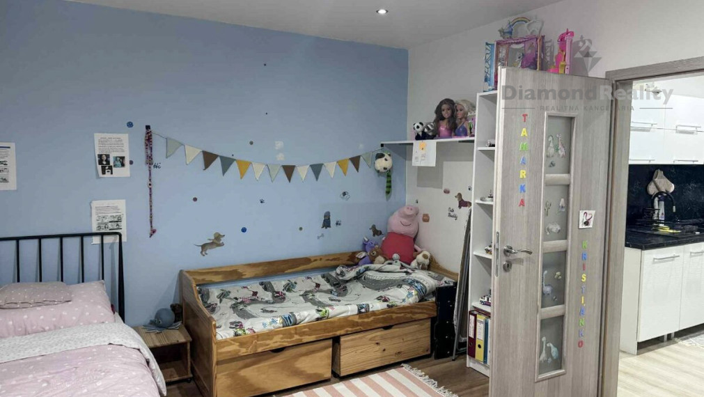 NOVÁ CENA | NA PREDAJ ZREKONŠTRUOVANÝ 3 IZBOVÝ BYT V ROŽŇAVE