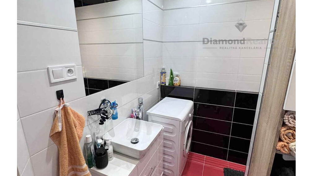 NOVÁ CENA | NA PREDAJ ZREKONŠTRUOVANÝ 3 IZBOVÝ BYT V ROŽŇAVE