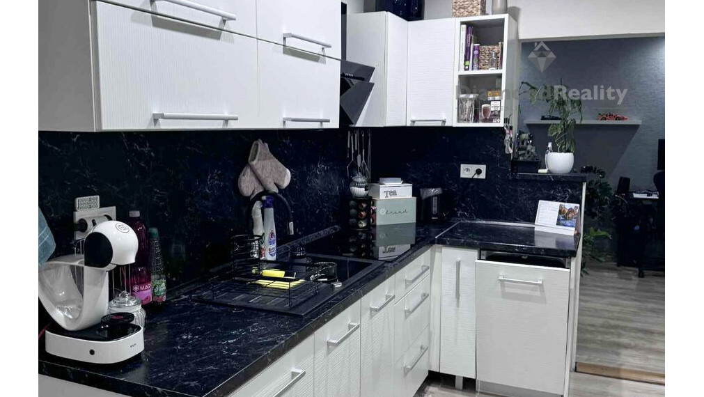 NOVÁ CENA | NA PREDAJ ZREKONŠTRUOVANÝ 3 IZBOVÝ BYT V ROŽŇAVE