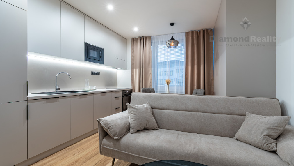 NA PREDAJ ZARIADENÝ 1,5 IZBOVÝ BYT PO NOVEJ REKONŠTRUKCIÍ