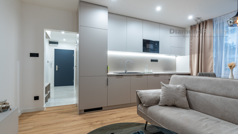 NA PREDAJ ZARIADENÝ 1,5 IZBOVÝ BYT PO NOVEJ REKONŠTRUKCIÍ