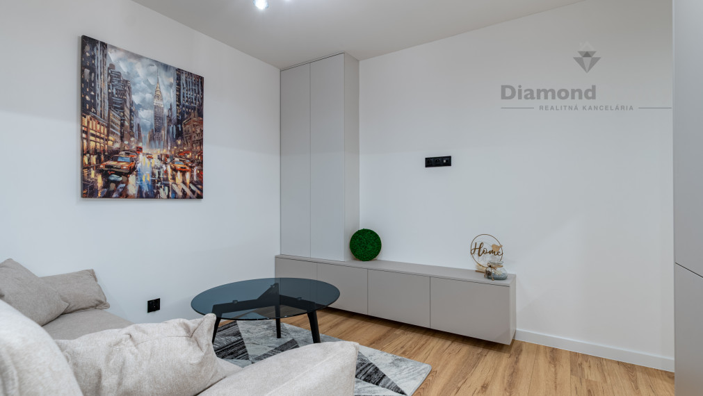 NA PREDAJ ZARIADENÝ 1,5 IZBOVÝ BYT PO NOVEJ REKONŠTRUKCIÍ