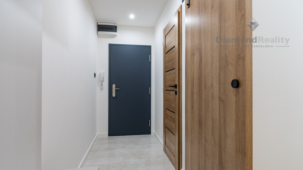 NA PREDAJ ZARIADENÝ 1,5 IZBOVÝ BYT PO NOVEJ REKONŠTRUKCIÍ