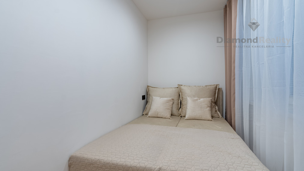 NA PREDAJ ZARIADENÝ 1,5 IZBOVÝ BYT PO NOVEJ REKONŠTRUKCIÍ