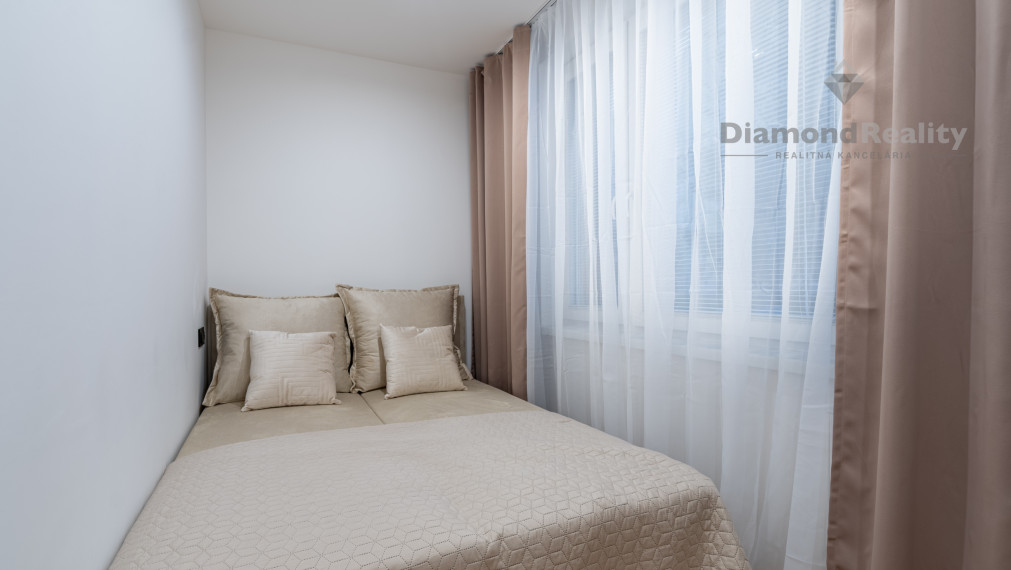 NA PREDAJ ZARIADENÝ 1,5 IZBOVÝ BYT PO NOVEJ REKONŠTRUKCIÍ