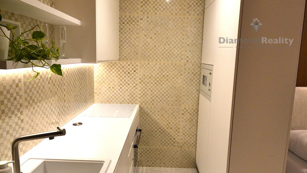 NOVOSTAVBA 1-izbový byt, loggia, pivnica, parkovacie miesto REZIDENCIA PRI RADNICI