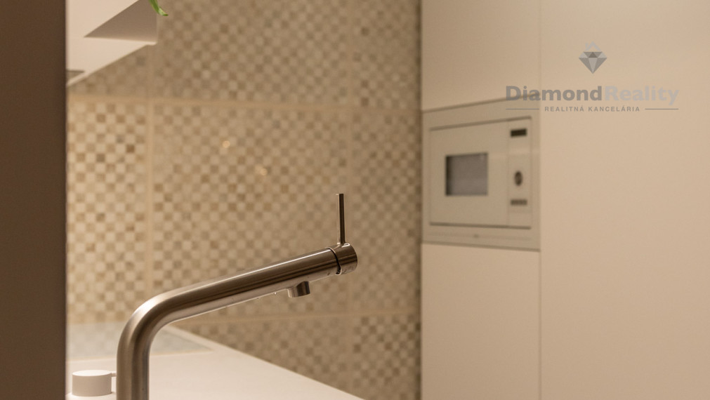 TOP ! REZIDENCIA PRI RADNICI, 1-izb.byt, loggia, pivnica