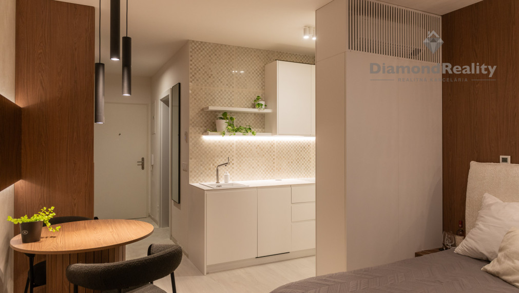 TOP ! REZIDENCIA PRI RADNICI, 1-izb.byt, loggia, pivnica