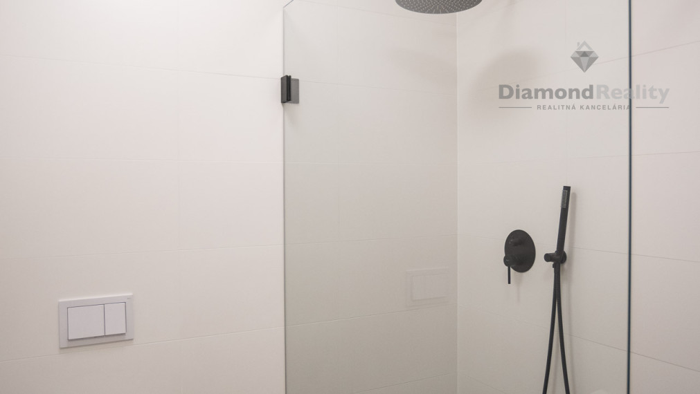 TOP ! REZIDENCIA PRI RADNICI, 1-izb.byt, loggia, pivnica