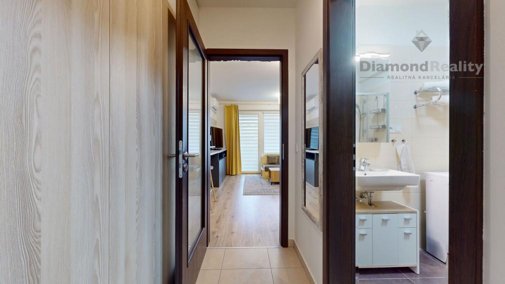 GARSÓNKA NA PRENÁJOM V EXKLUZÍVNEJ LOKALITE - KOŠICE STARÉ MESTO S PARKOVACÍM MIESTOM | Strojárenská ulica Košice