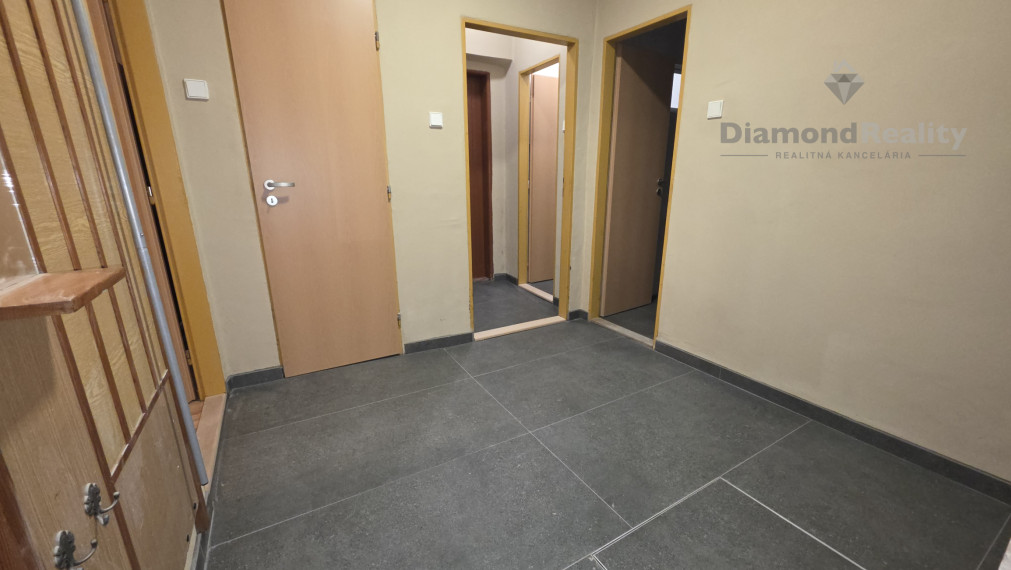 Na predaj pekný rodinný dom v chatovej oblasti s výborným prístupom v obci Kysak