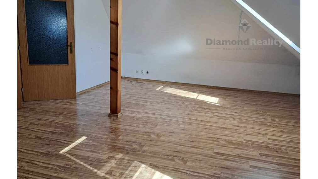 NA PREDAJ DOM SO 4 BYTOVÝMI JEDNOTKAMI | BLÍZKO CENTRA KE