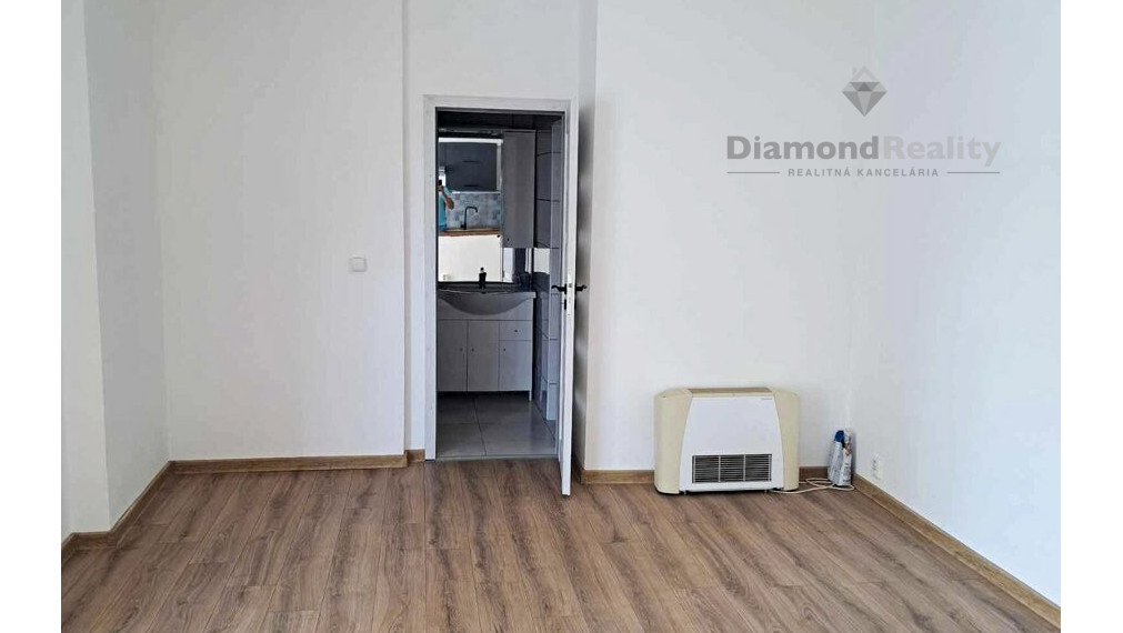 NA PREDAJ DOM SO 4 BYTOVÝMI JEDNOTKAMI | BLÍZKO CENTRA KE