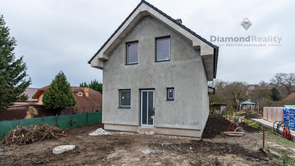NA PREDAJ 4 IZBOVÁ NOVOSTAVBA S KRÁSNYM POZEMKOM 381m² | OBEC SEŇA | 15 MINÚT OD KOŠÍC