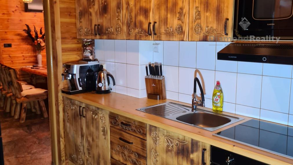 NA PREDAJ: Zabehnutá rekreačná chata v Podhájskej – výborná investícia