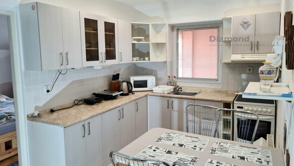 NA PREDAJ: Zabehnutá rekreačná chata v Podhájskej – výborná investícia