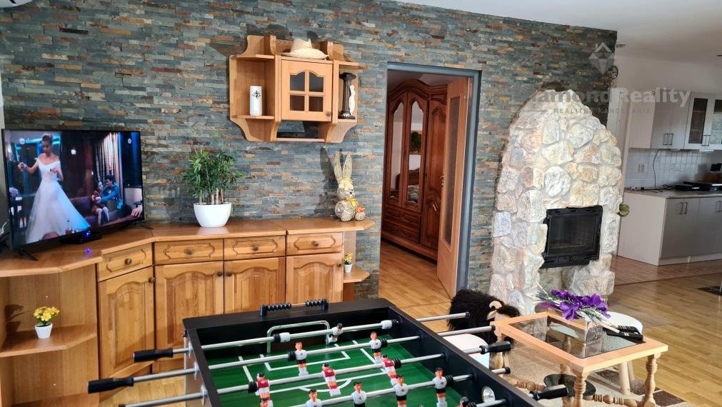 NA PREDAJ: Zabehnutá rekreačná chata v Podhájskej – výborná investícia