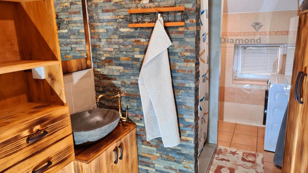 NA PREDAJ: Zabehnutá rekreačná chata v Podhájskej – výborná investícia