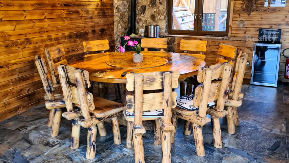 NA PREDAJ: Zabehnutá rekreačná chata v Podhájskej – výborná investícia