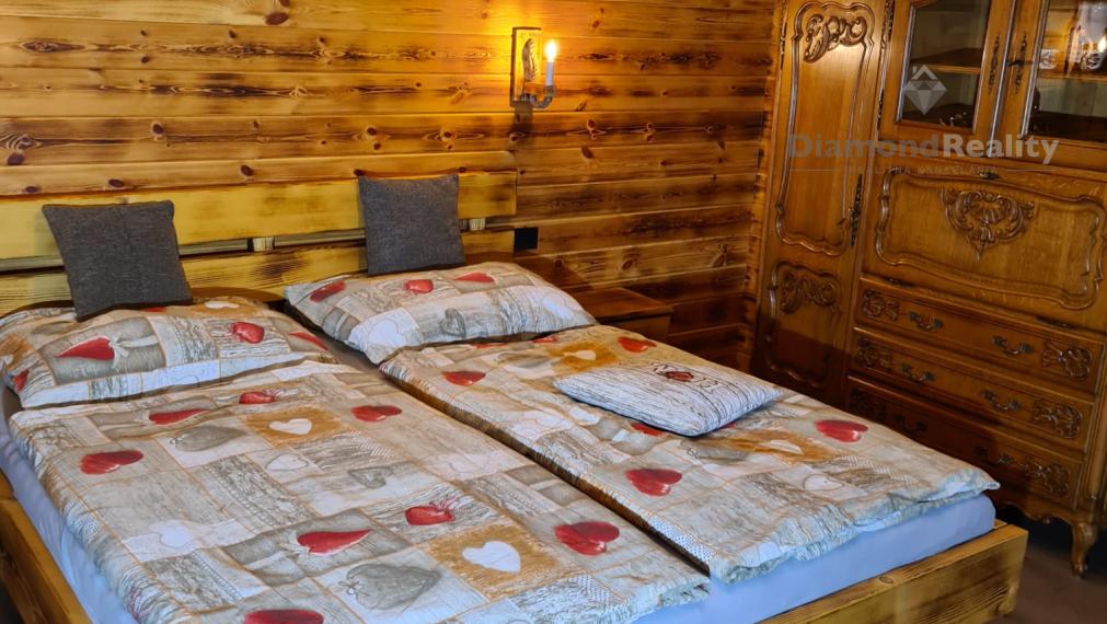 NA PREDAJ: Zabehnutá rekreačná chata v Podhájskej – výborná investícia