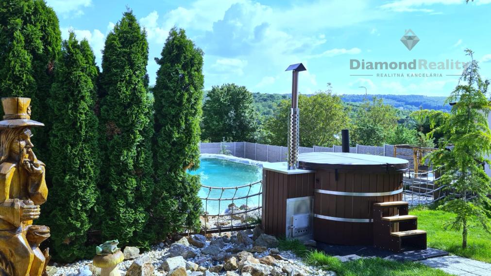 NA PREDAJ: Zabehnutá rekreačná chata v Podhájskej – výborná investícia