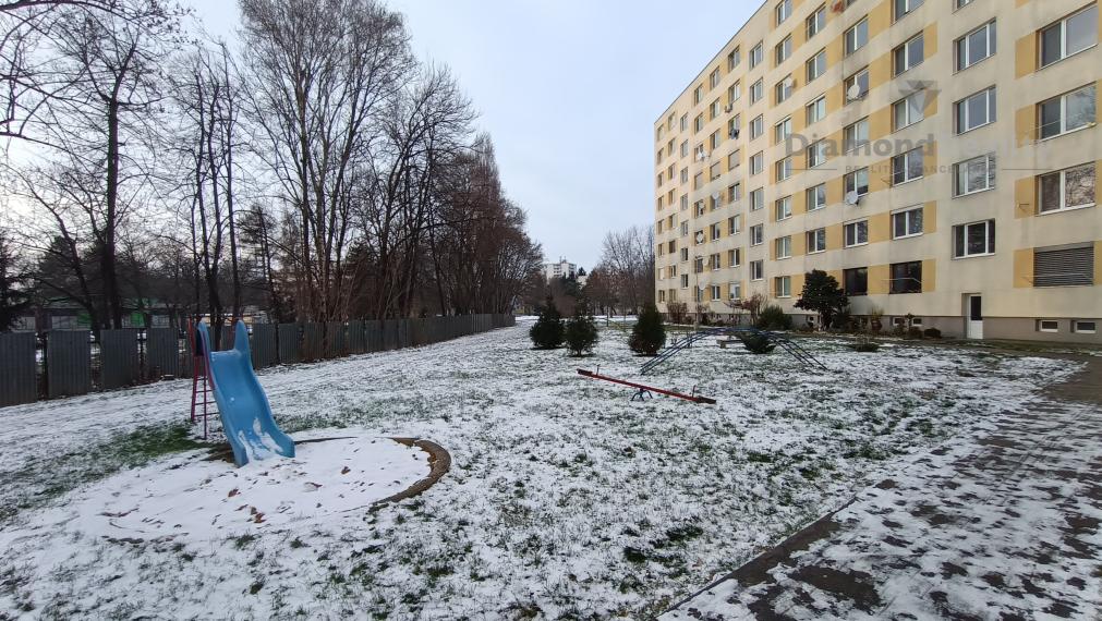 Ideálne rodinné bývanie v Nitre – 3-izbový byt na Tribečskej ulici