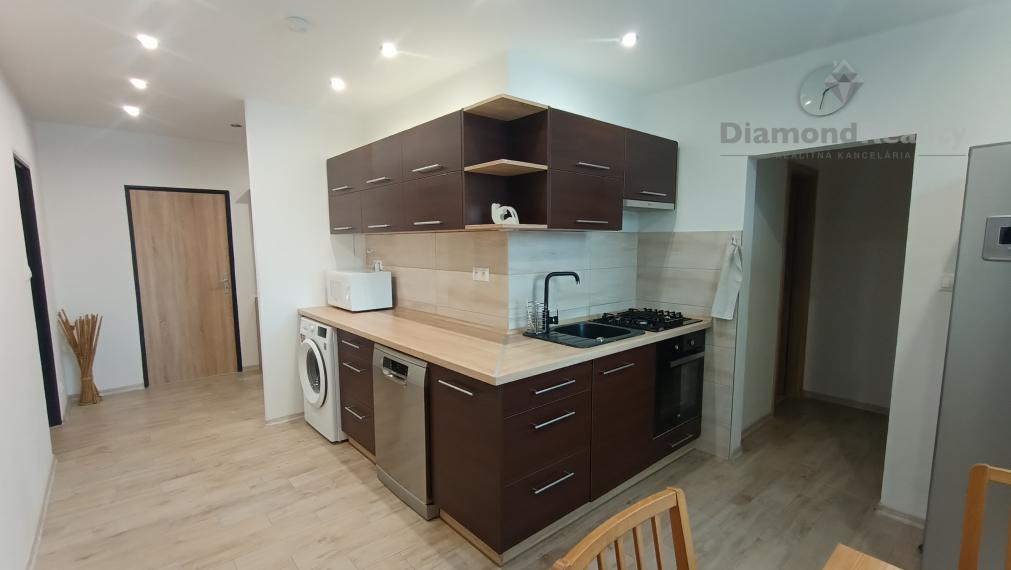 Ideálne rodinné bývanie v Nitre – 3-izbový byt na Tribečskej ulici