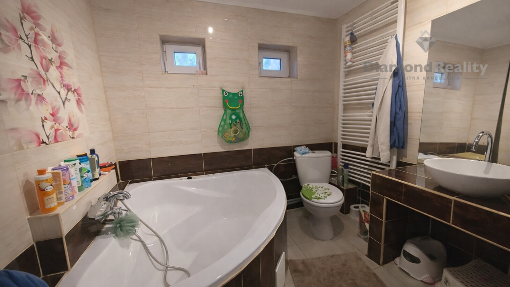 Na predaj priestranný rodinný dom, Malé Ozorovce, Trebišov