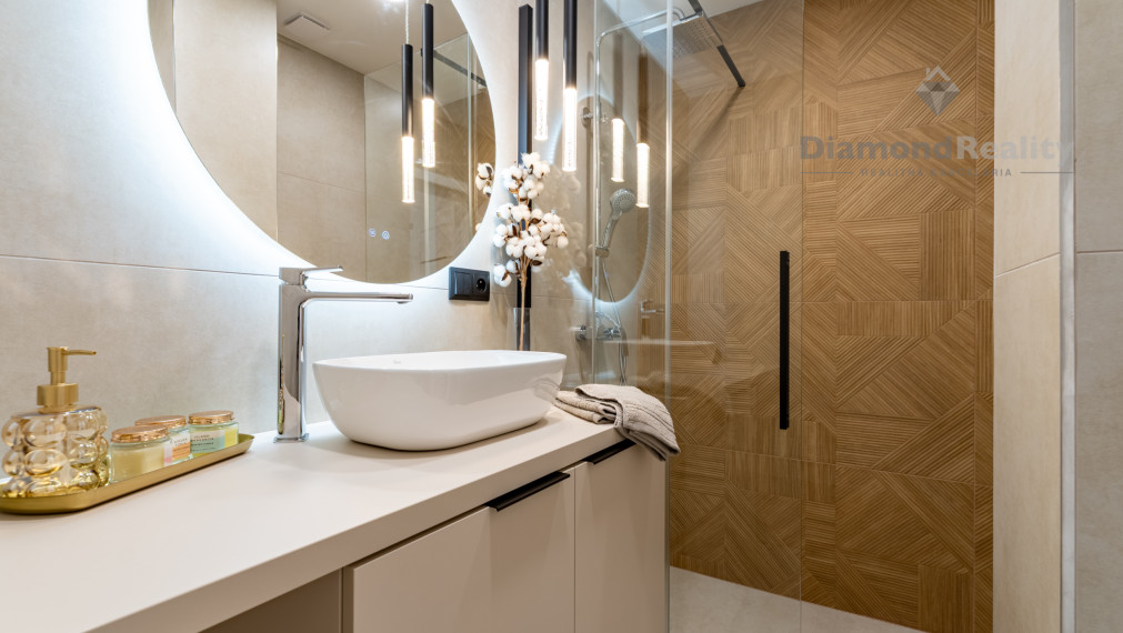 NA PREDAJ PEKNÝ A ZREKONŠTRUOVANÝ 3-IZBOVÝ BYT NA ULICI VÝSTAVBY, KOŠICE - ZÁPAD.