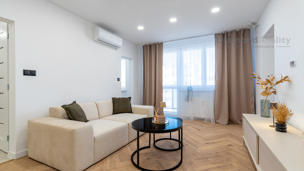 NA PREDAJ PEKNÝ A ZREKONŠTRUOVANÝ 3-IZBOVÝ BYT NA ULICI VÝSTAVBY, KOŠICE - ZÁPAD.